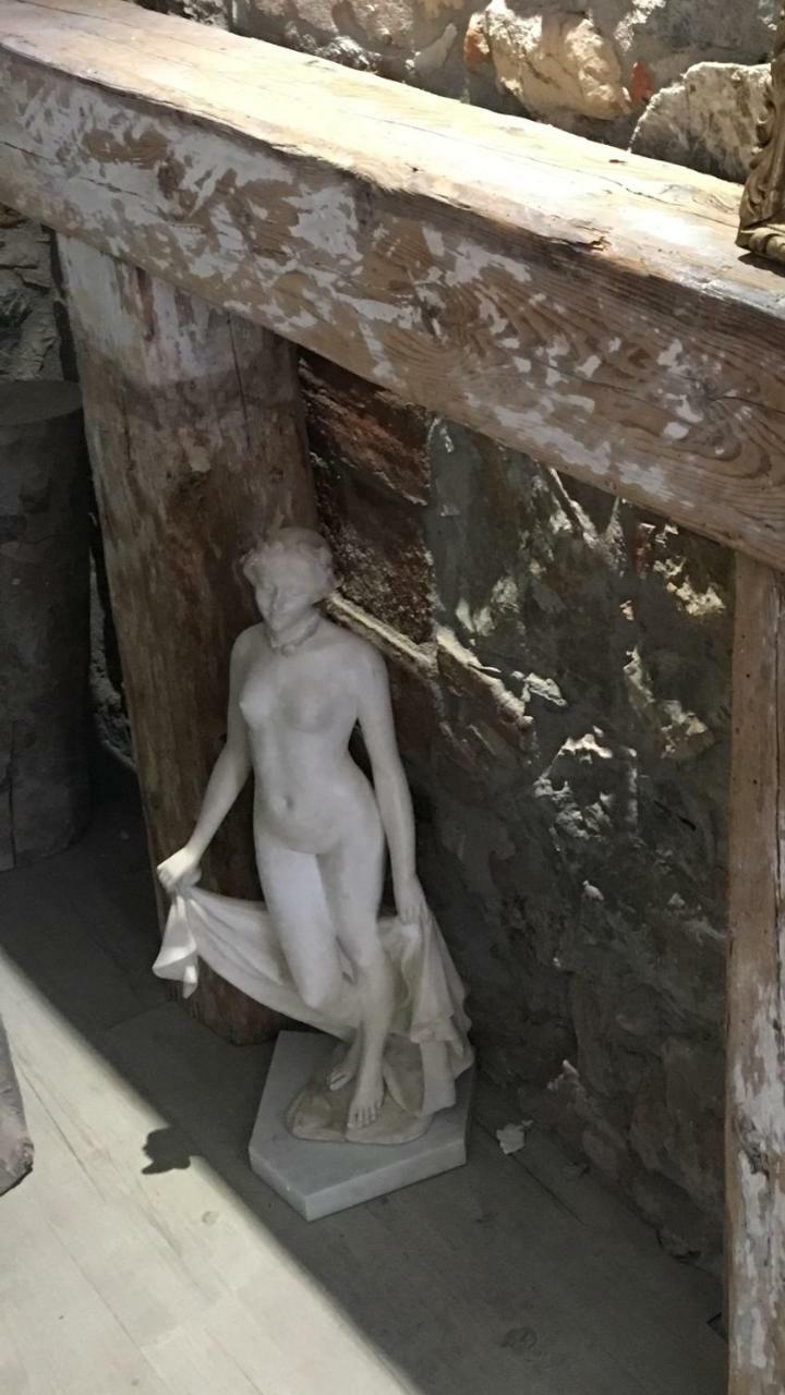 Inside The Lucca